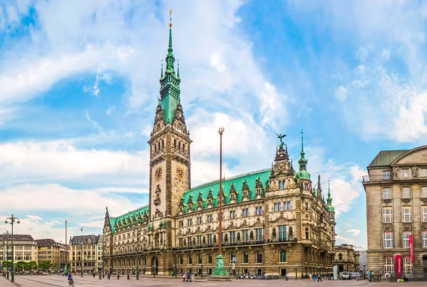 Hamburg travel season