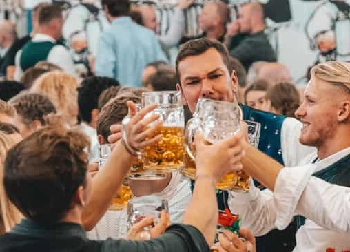 Oktoberfest reservation tips Oktoberfest reservation tips