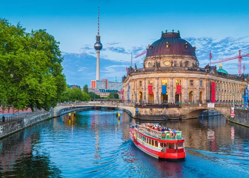 Can Americans travel to Berlin?