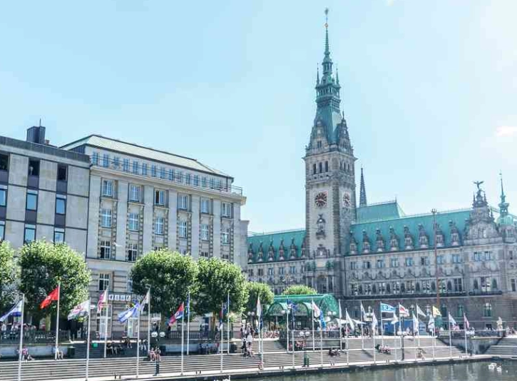 how many days in Hamburg how many days in Hamburg