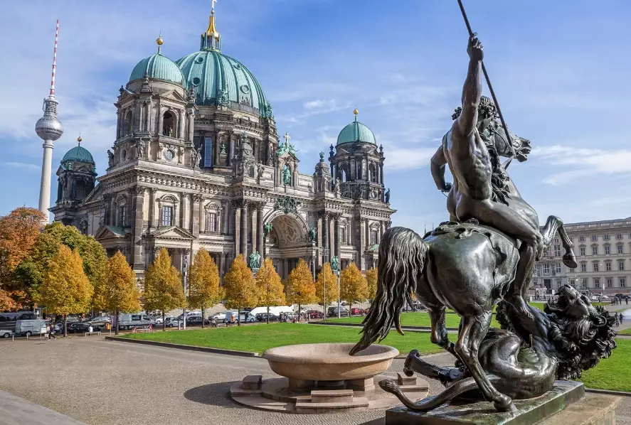 What is the best month to go to berlin for holidays